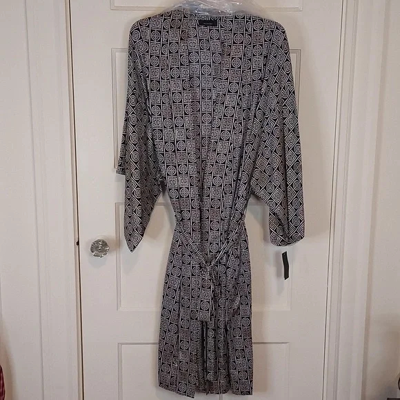 Natori Infinity Robe - Picture 4 of 16